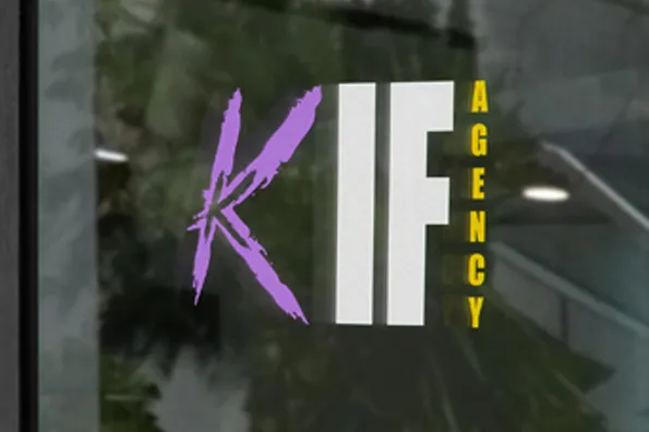Logo Kif agency sur vitrine